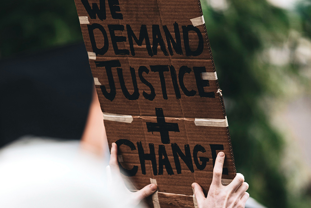 Sign for change photo (Unsplash/Logan Weaver)